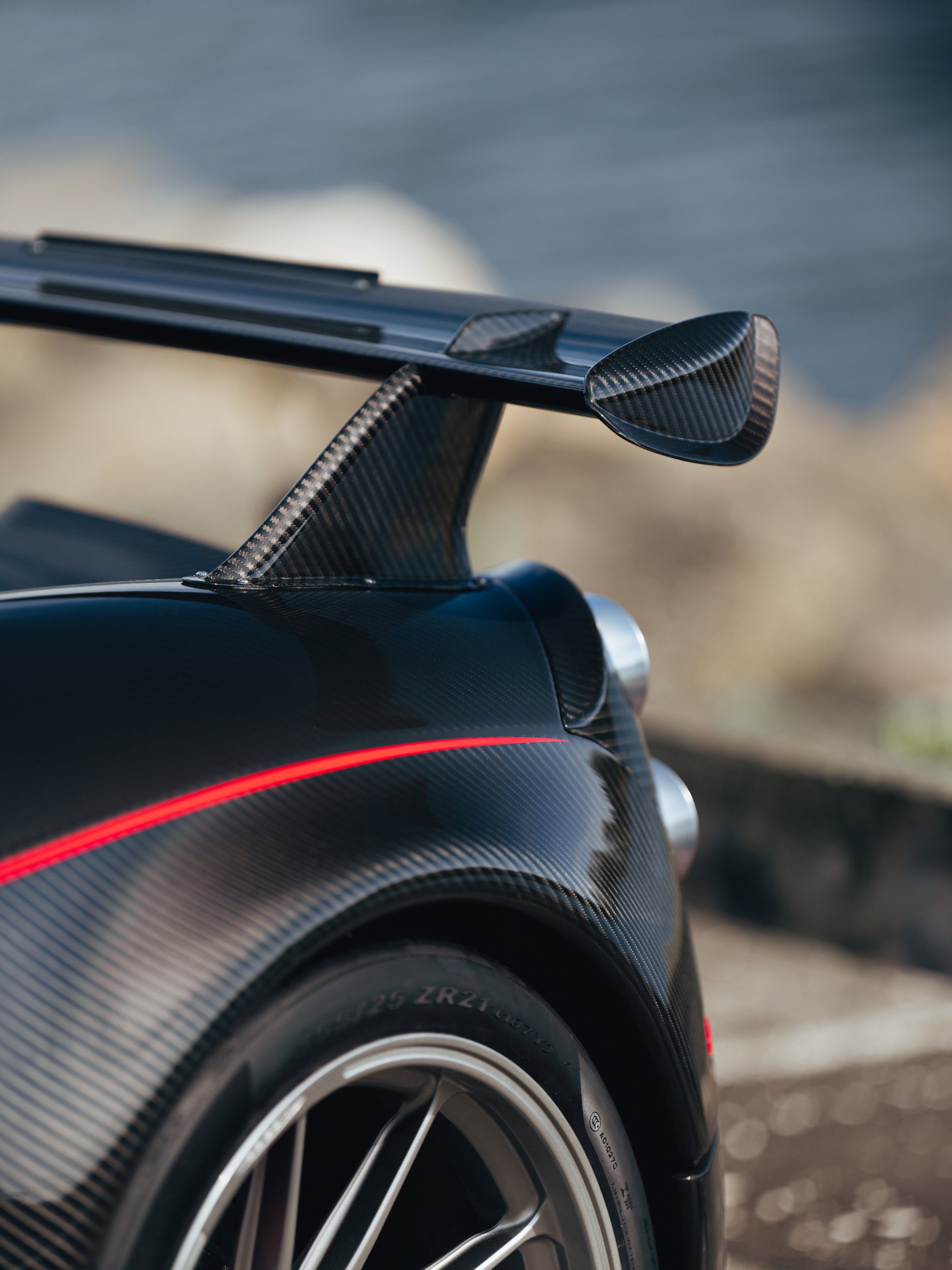 Used 2014 Pagani Huayra RWD image 12