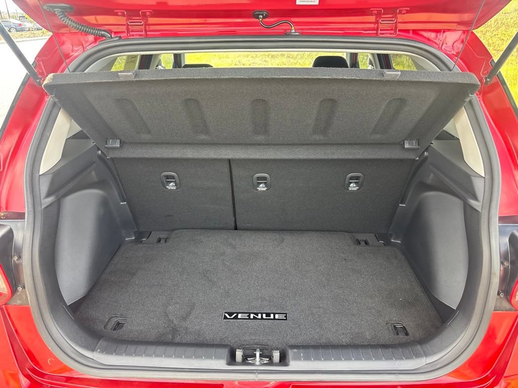 Used 2025 Hyundai Venue SE FWD image 16