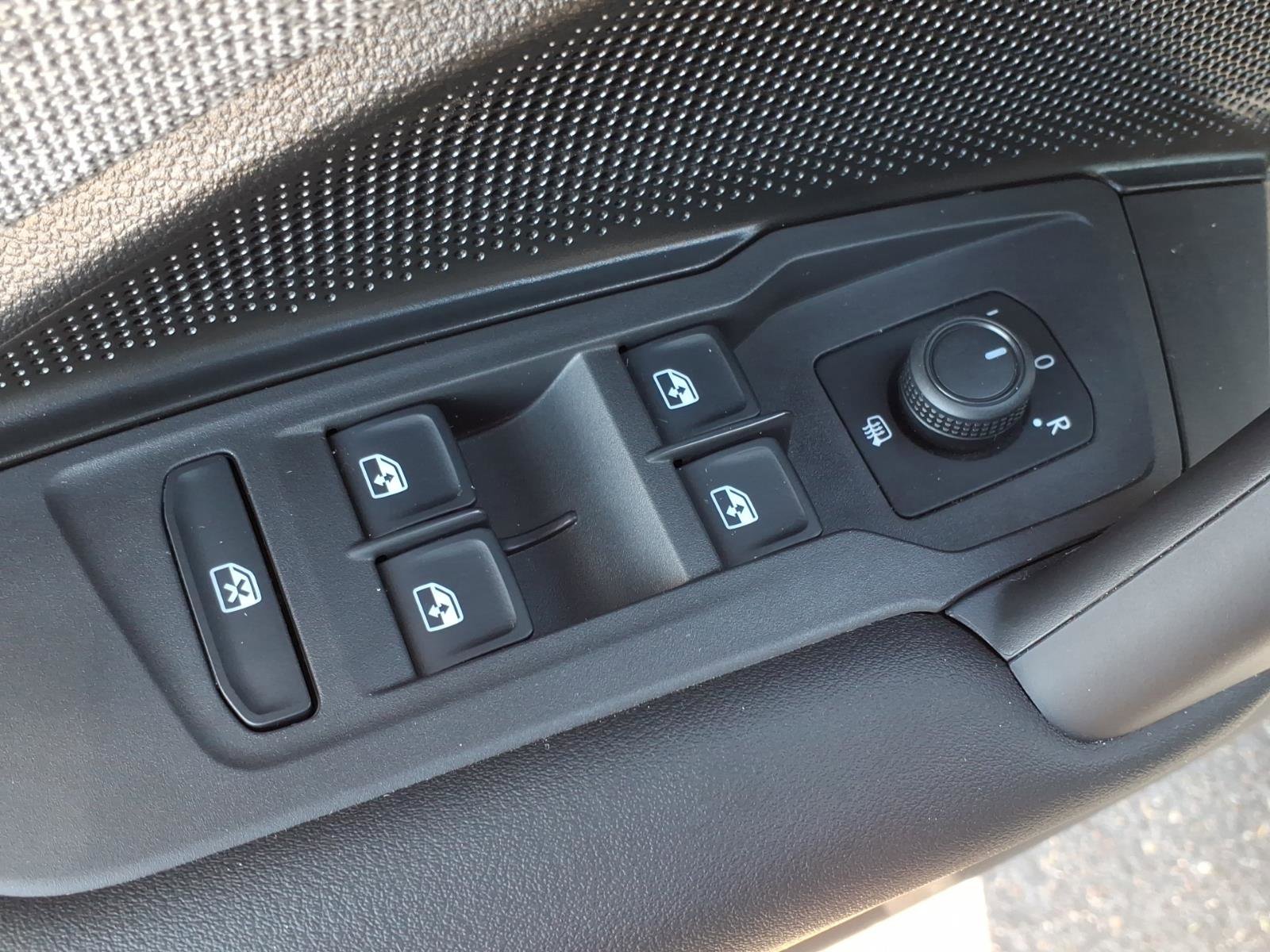 Certified 2025 Volkswagen Tiguan S FWD image 18