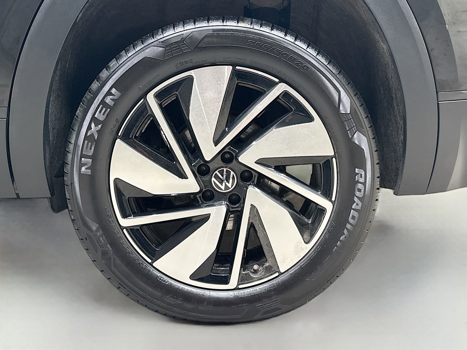 Used 2025 Volkswagen Atlas SE image 33