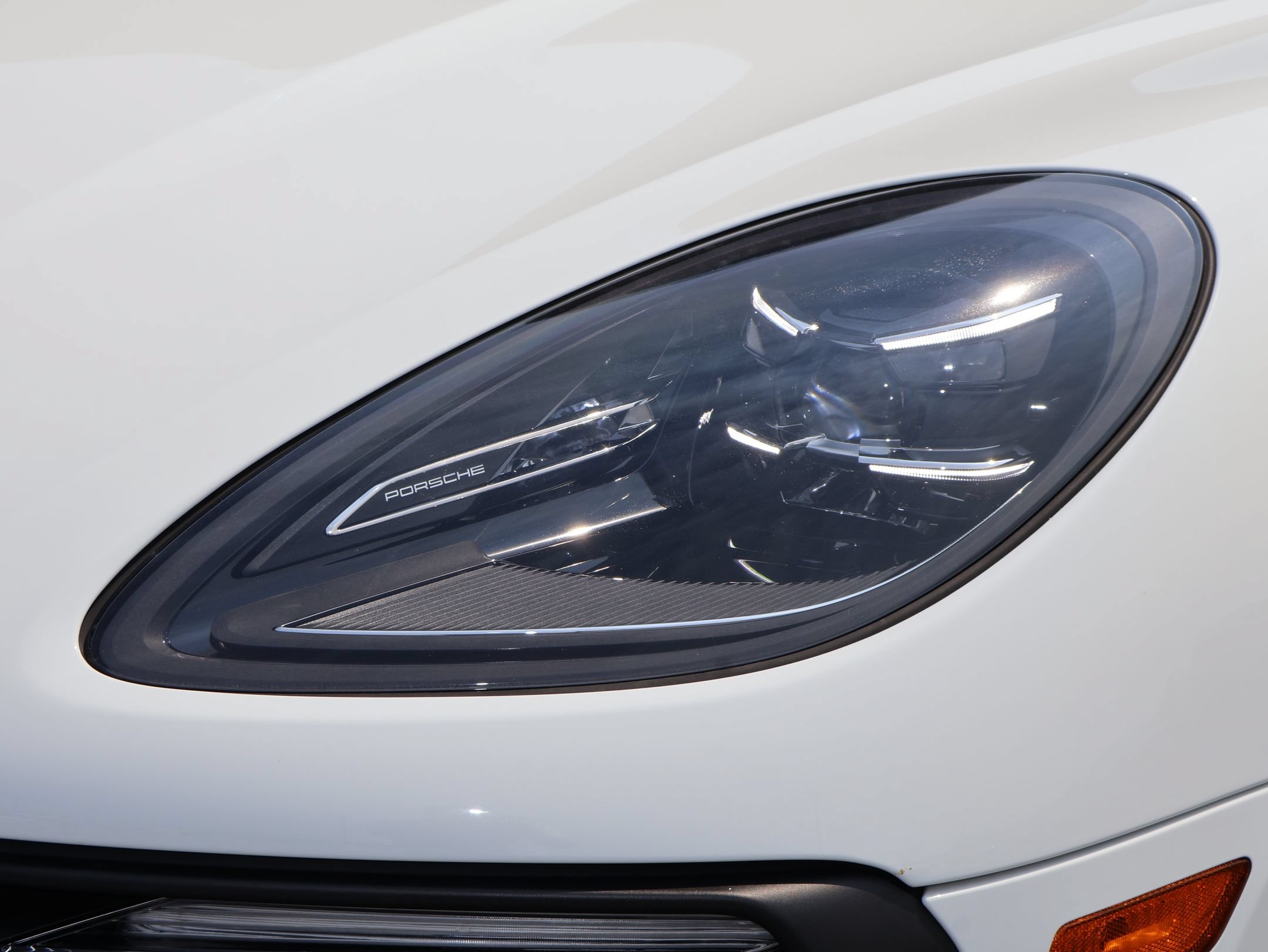 Certified 2023 Porsche Macan Turbo AWD/4WD image 12
