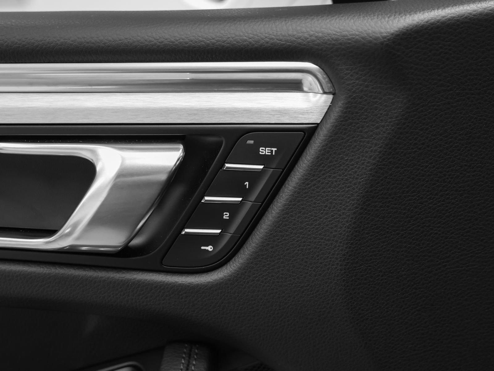 Certified 2026 Porsche Macan image 31