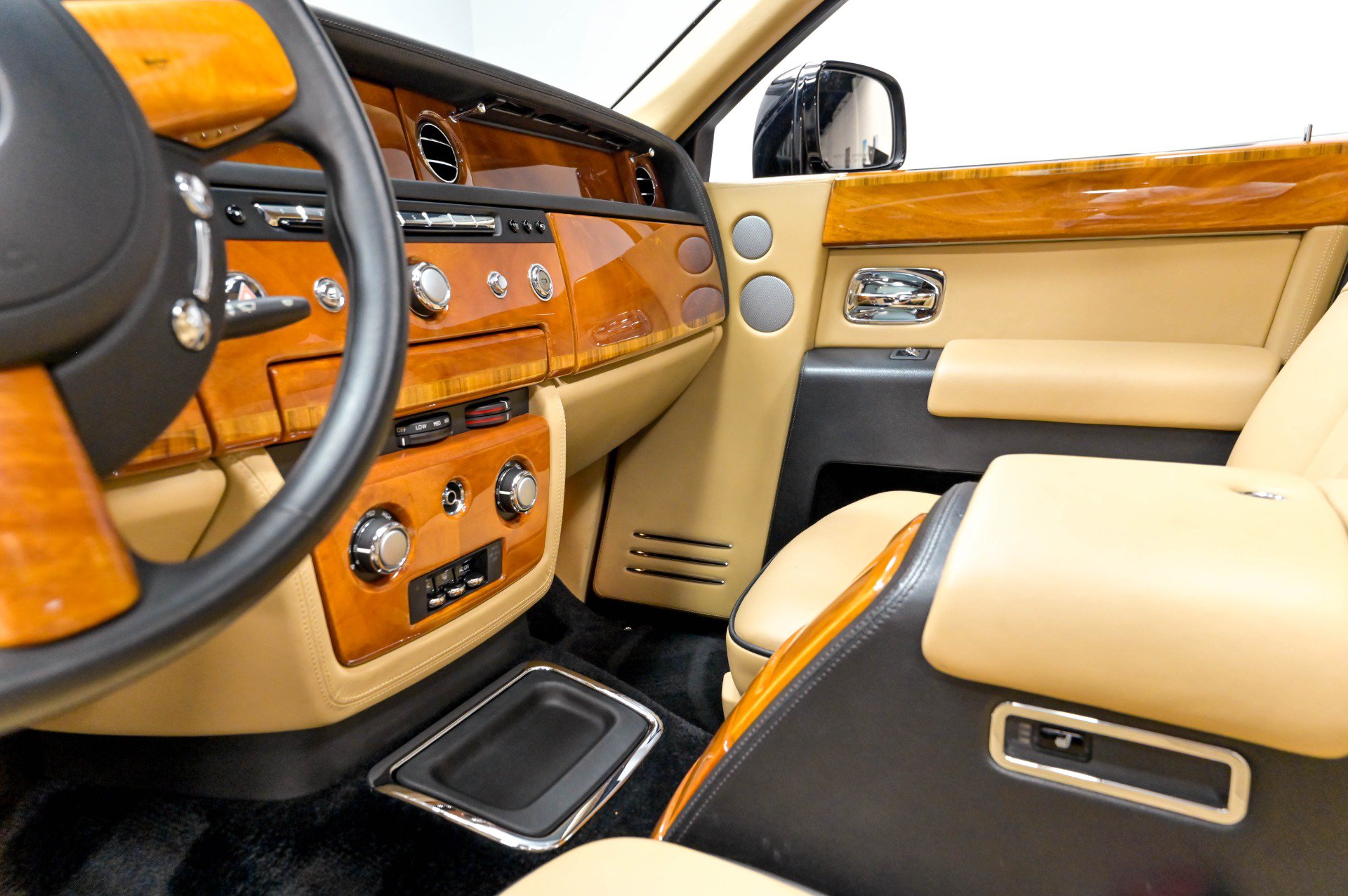 Used 2013 Rolls-Royce Phantom Sedan RWD image 14