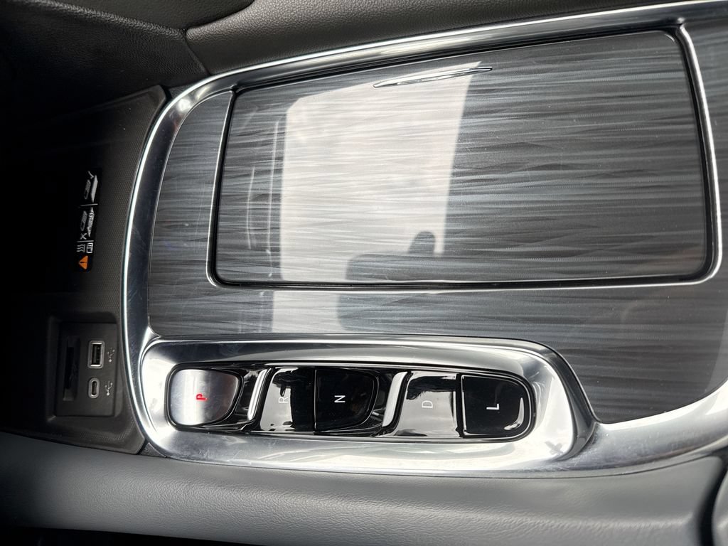 Used 2024 Buick Enclave Essence w/ Experience Buick Package FWD image 22