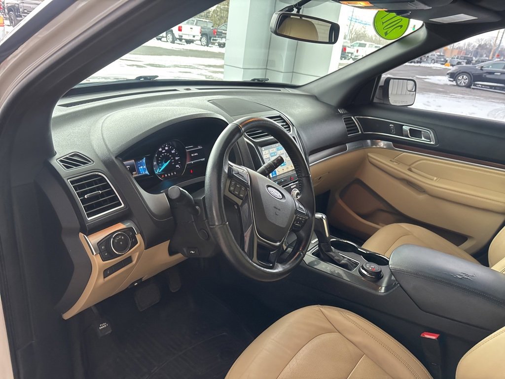 Used 2017 Ford Explorer Limited image 9