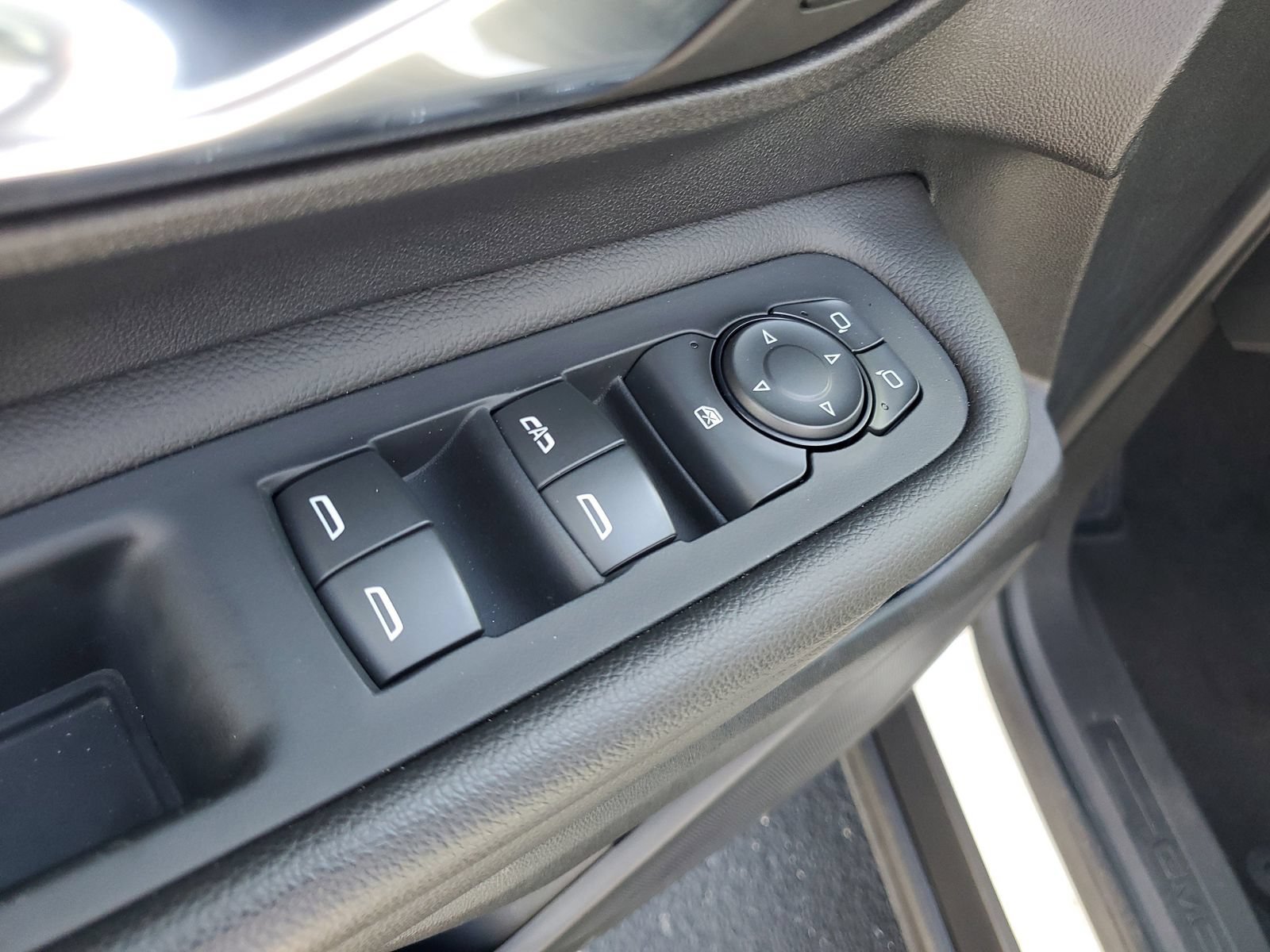 Used 2023 GMC Terrain SLT w/ Elevation Edition FWD image 9