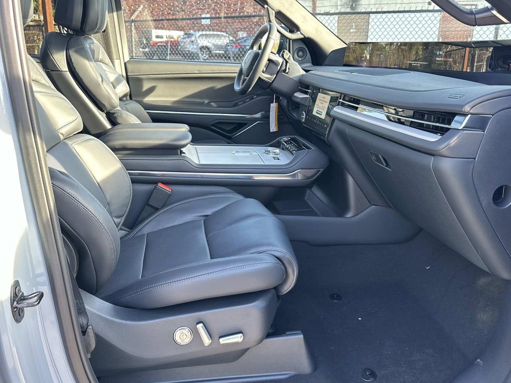 New 2025 Lincoln Navigator Reserve w/ Jet Appearance Package image 13