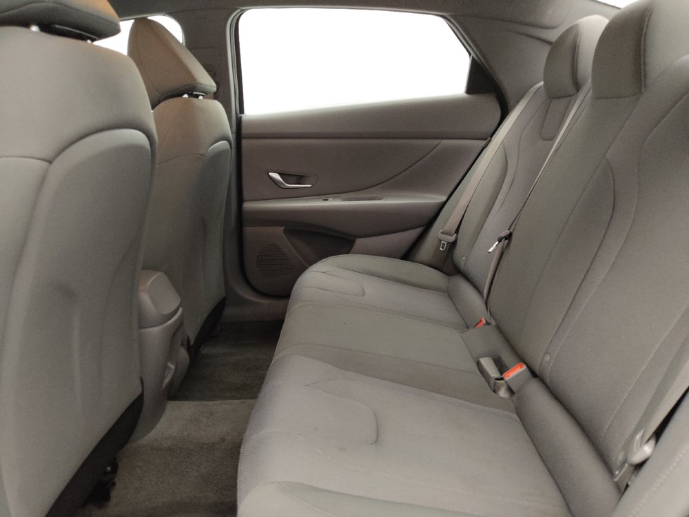 Used 2024 Hyundai Elantra SE FWD image 18