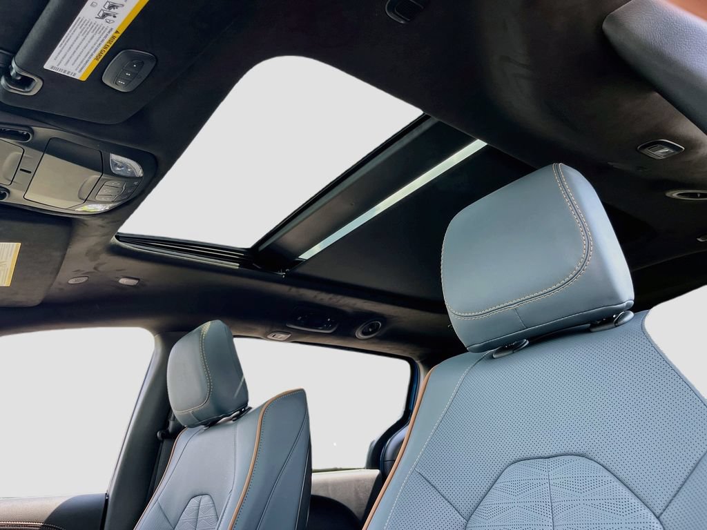 New 2027 Chrysler Pacifica Pinnacle w/ Theater Group FWD image 20
