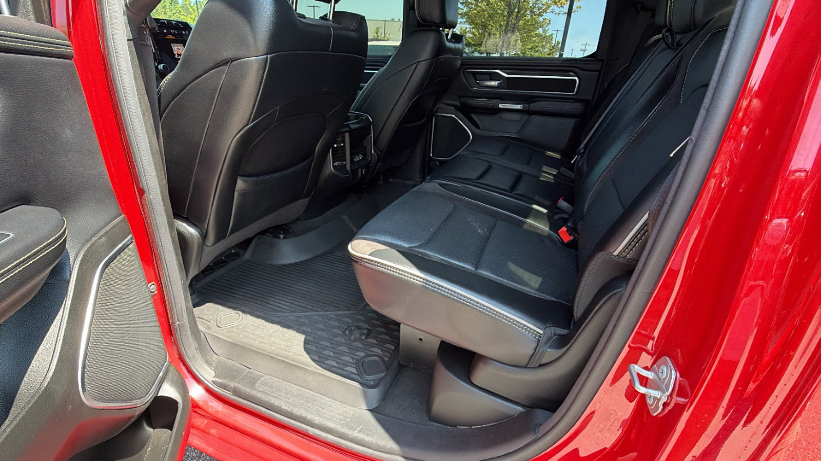Used 2023 RAM 1500 Laramie AWD/4WD image 23