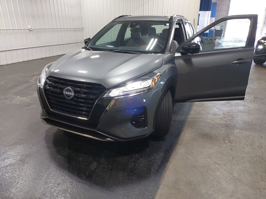 Used 2023 Nissan Kicks SR w/ SR Premium Package FWD image 30
