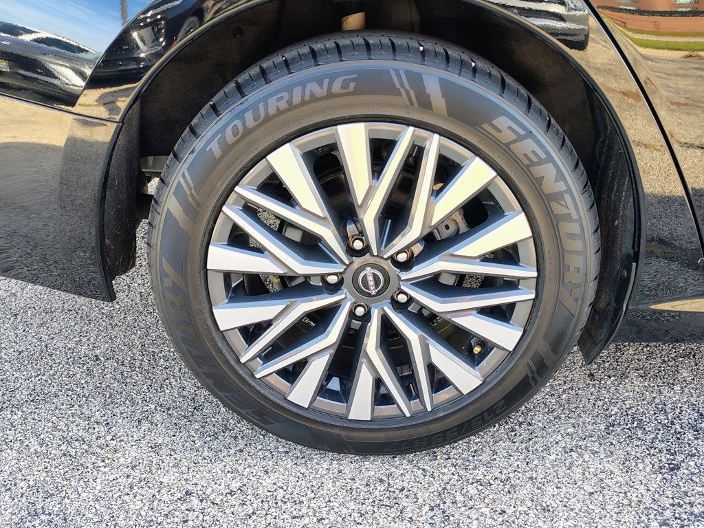 Used 2024 Nissan Altima 2.5 SV FWD image 11