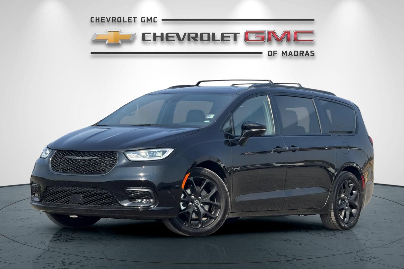 Used 2025 Chrysler Pacifica Limited FWD image 7