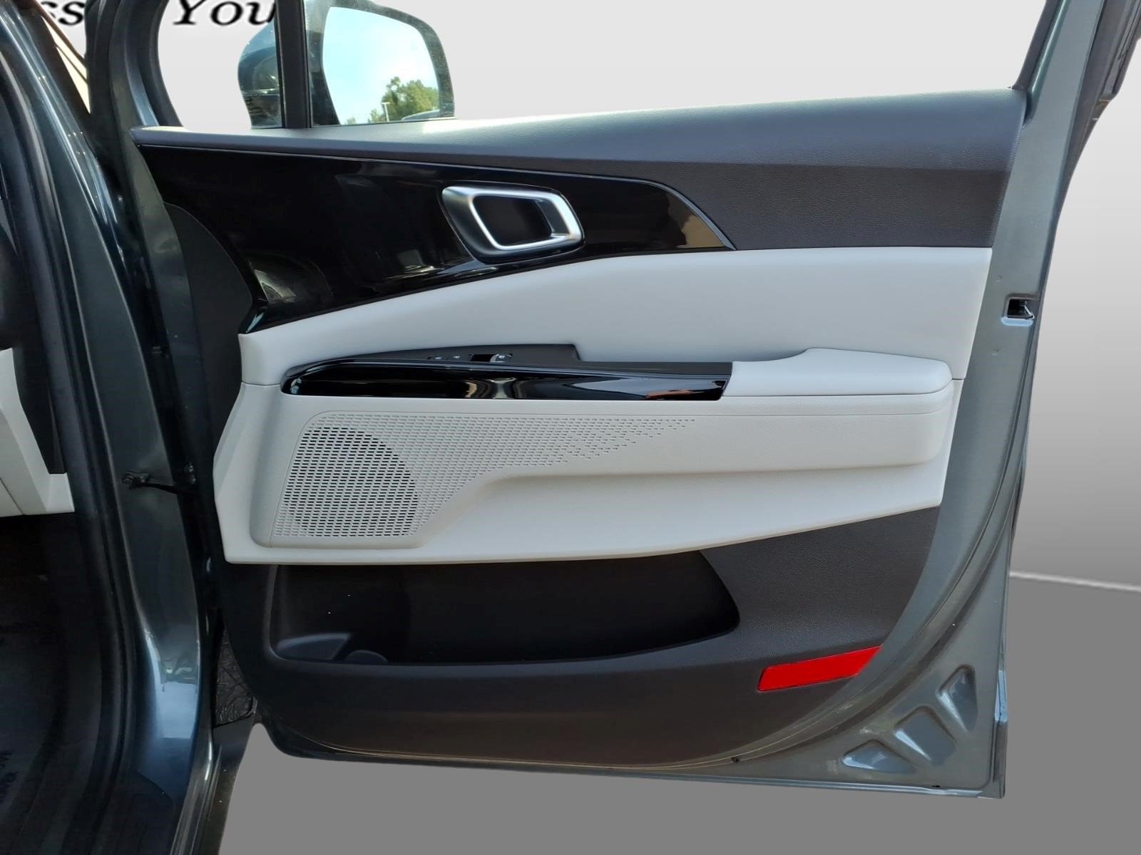 Used 2022 Kia Carnival EX FWD image 27