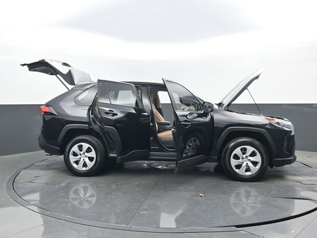 Used 2025 Toyota RAV4 LE image 31