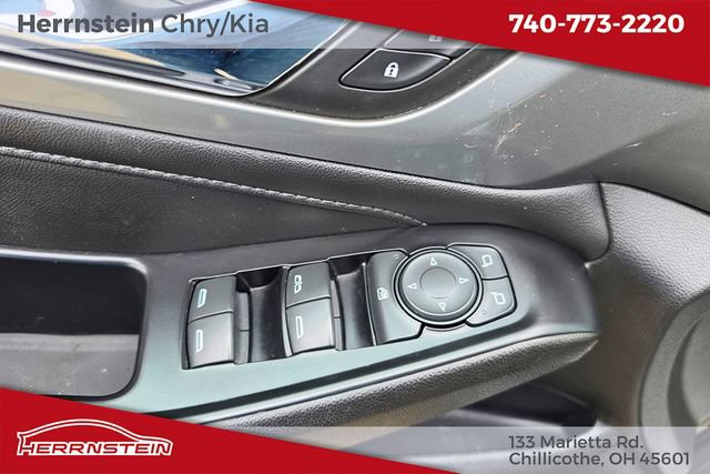 Used 2023 Chevrolet Traverse LT FWD image 14