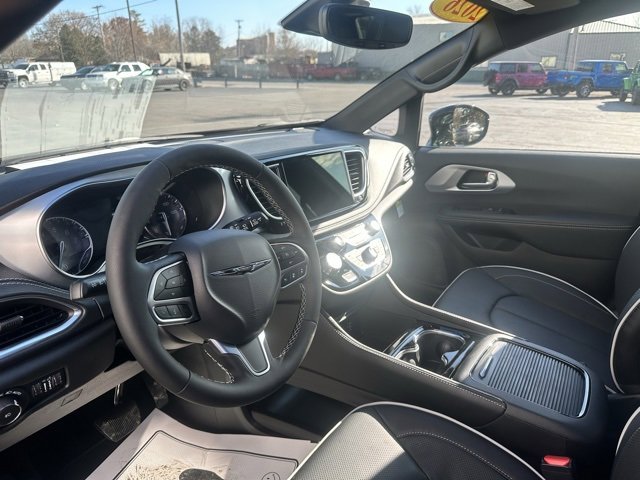 New 2026 Chrysler Pacifica Limited image 33