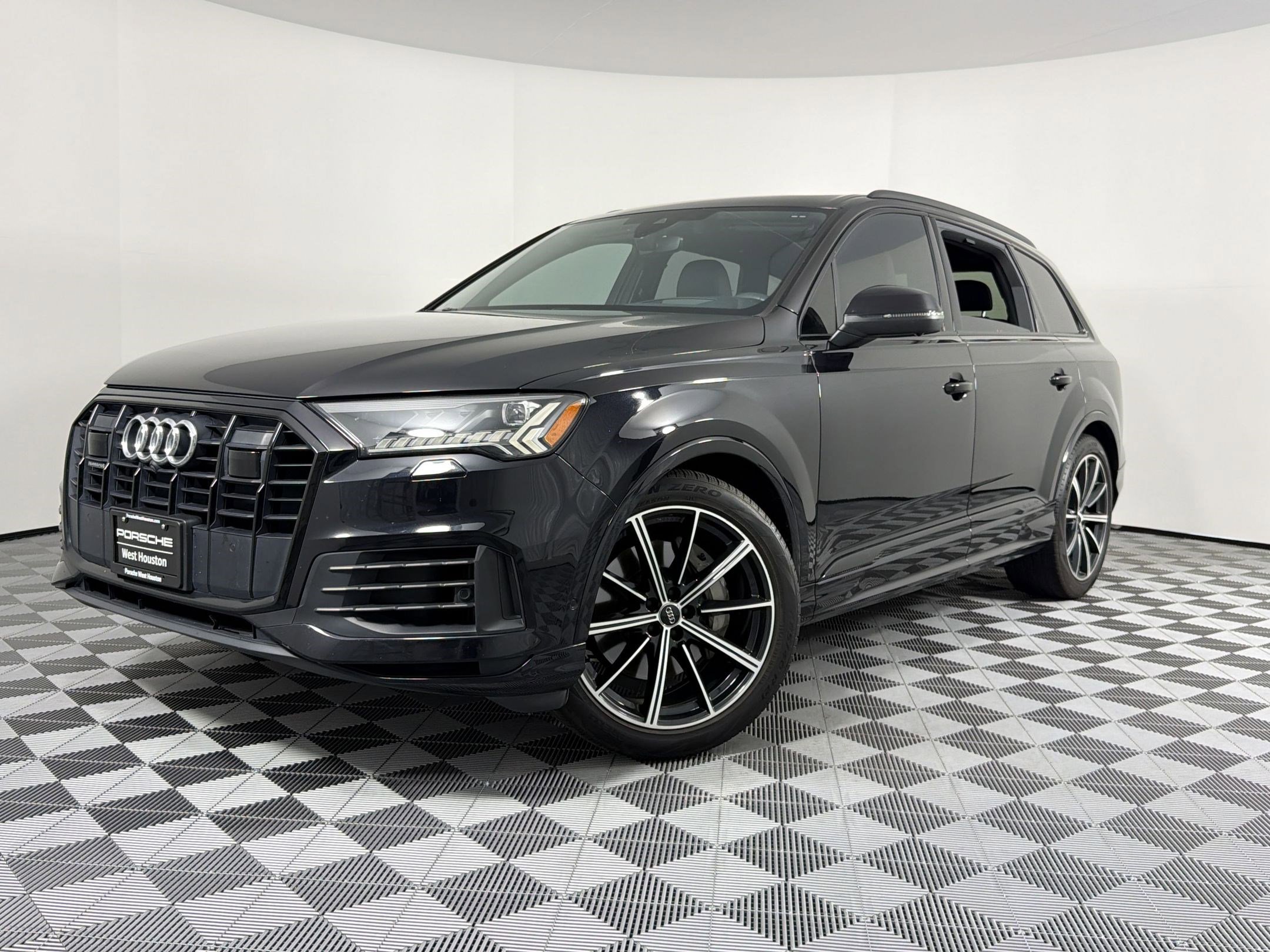 Used 2020 Audi Q7 3.0T Prestige AWD/4WD image 1