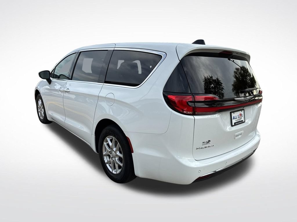 Used 2025 Chrysler Pacifica Select FWD image 12