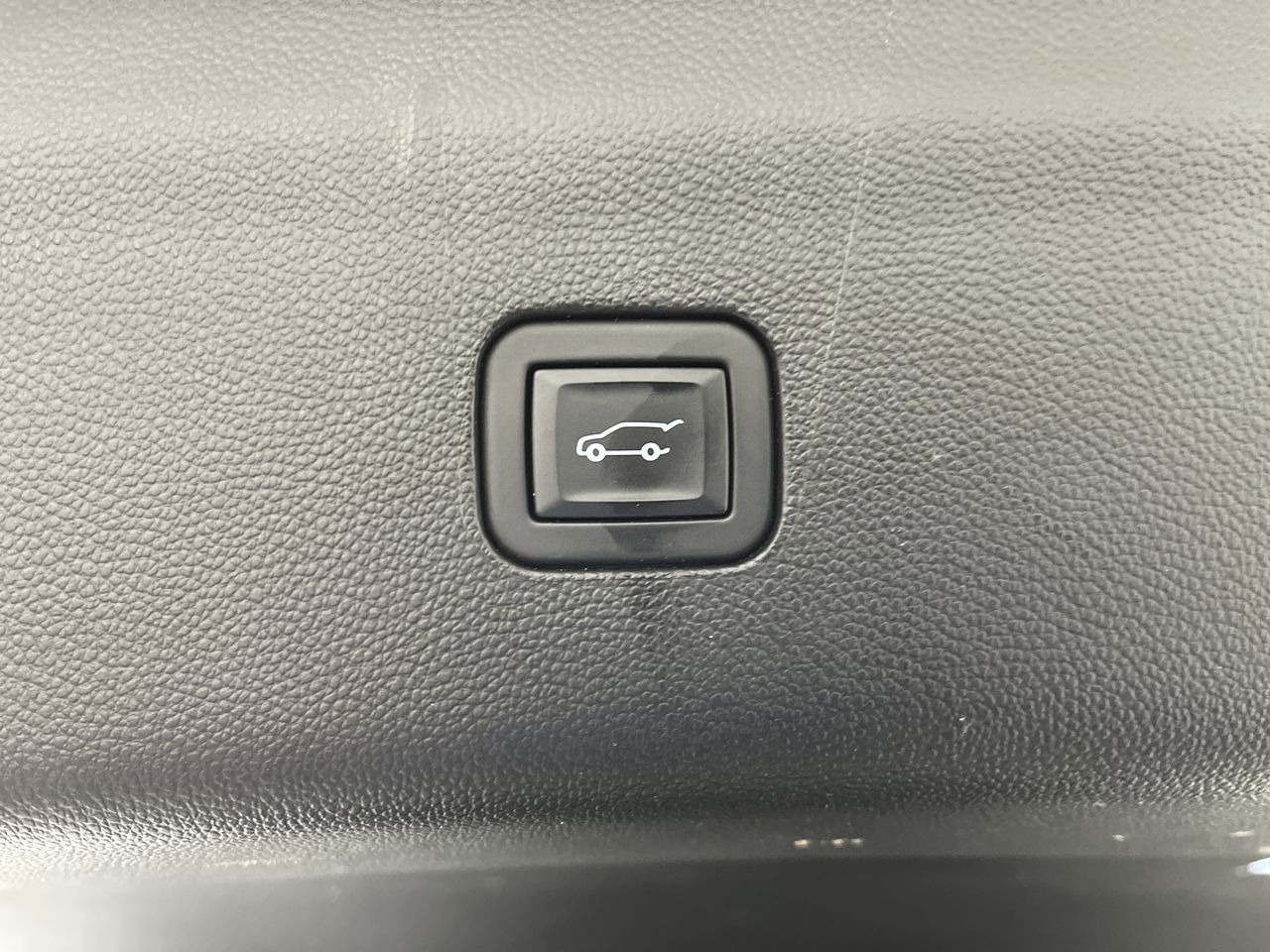 Certified 2024 Buick Enclave Avenir w/ Trailering Package, 5000 lbs. AWD/4WD image 37