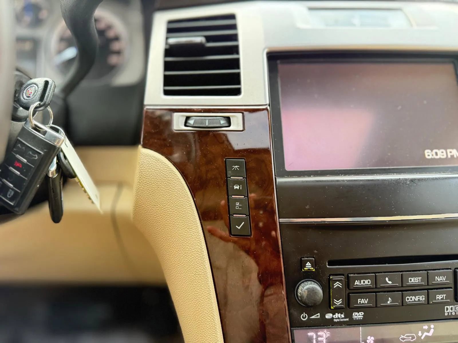 Used 2013 Cadillac Escalade Premium image 22