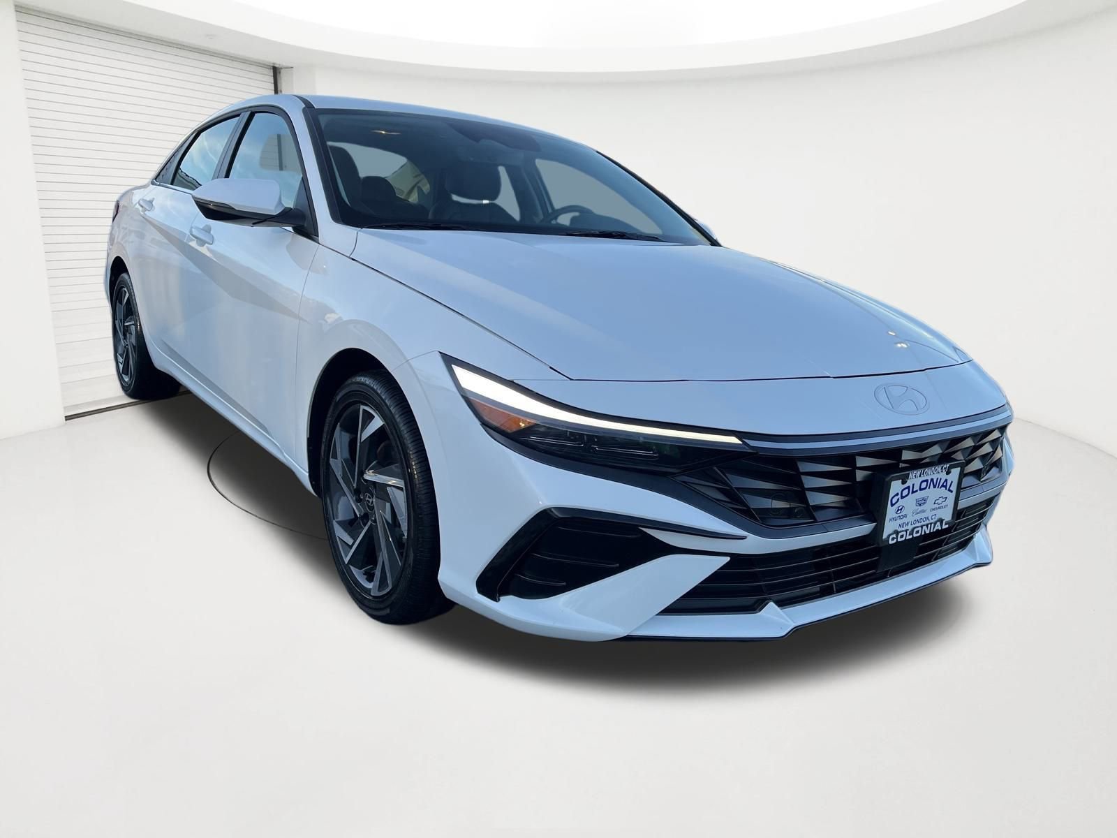 Certified 2025 Hyundai Elantra Limited image 3