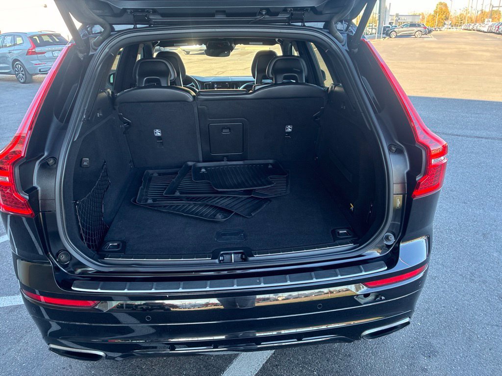 Used 2018 Volvo XC60 T5 R-Design w/ Convenience Package AWD/4WD image 9