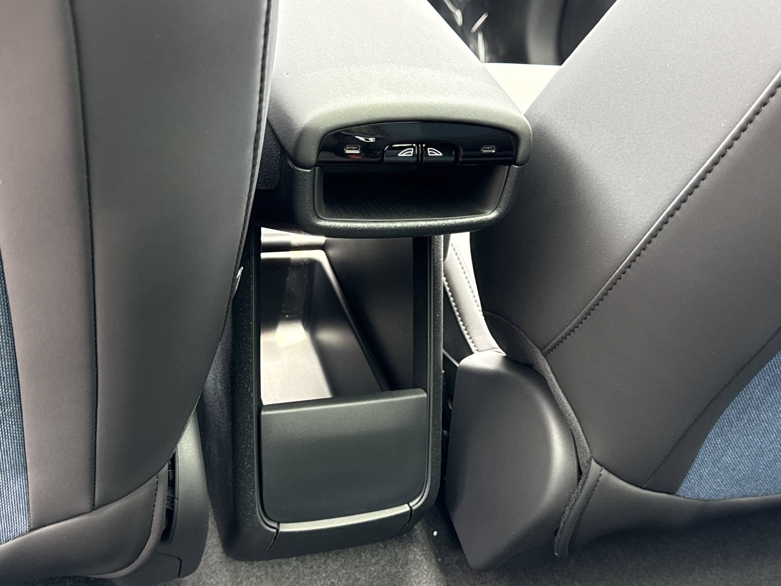 New 2026 Volvo EX30 Plus w/ Climate Package AWD/4WD image 13