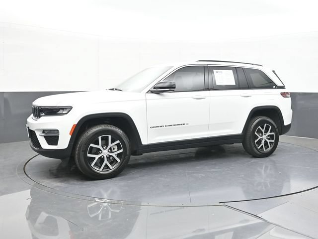 Used 2024 Jeep Grand Cherokee Limited w/ Trailer Tow Package AWD/4WD image 7
