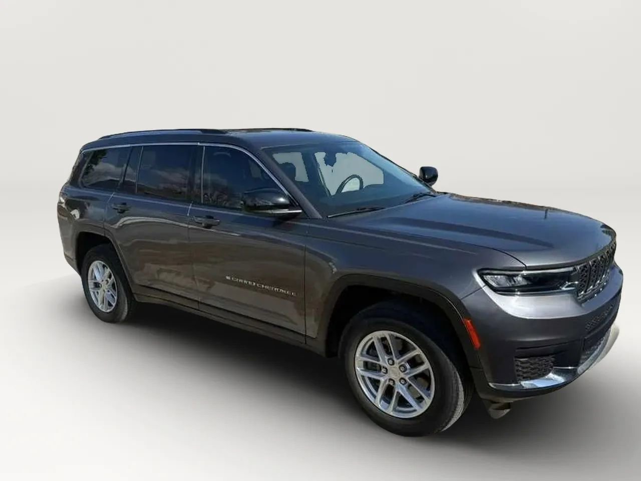 Used 2022 Jeep Grand Cherokee L Laredo w/ Luxury Tech Group I image 3