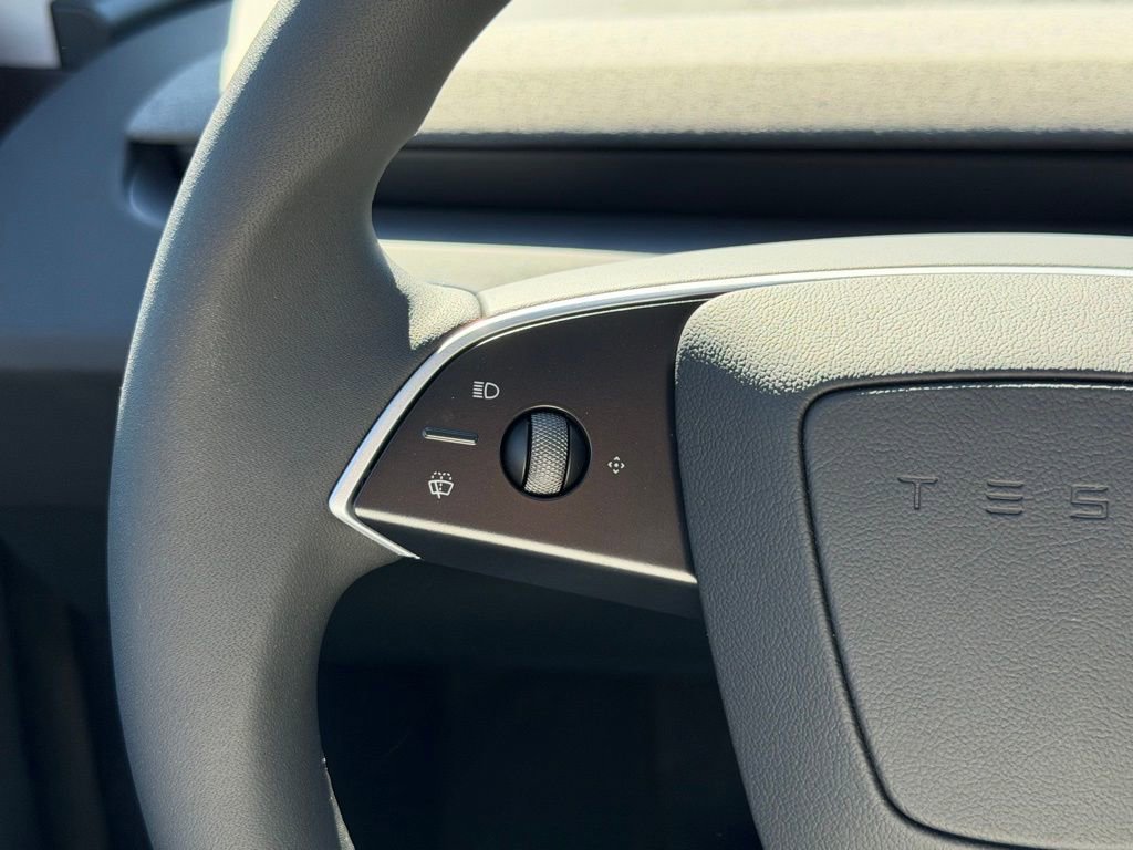 Used 2026 Tesla Model Y 2WD image 16