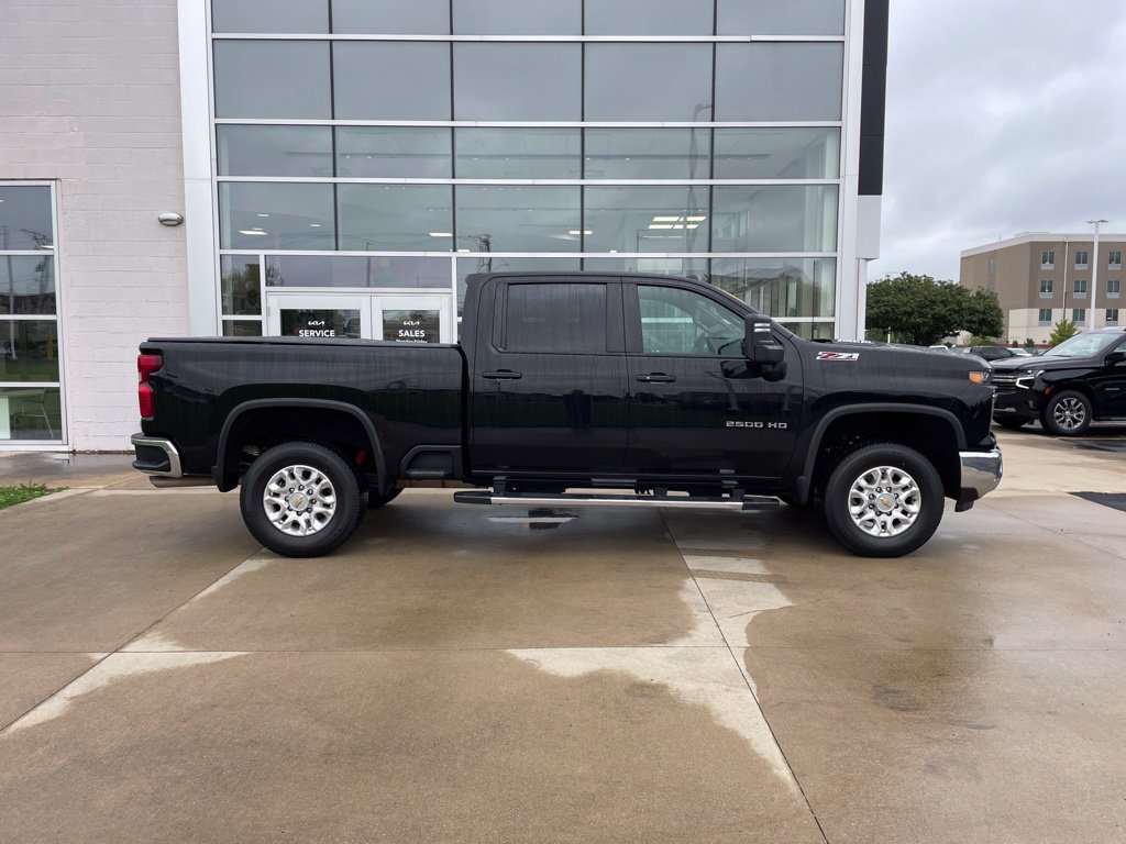 Used 2024 Chevrolet Silverado 2500 LT AWD/4WD image 4