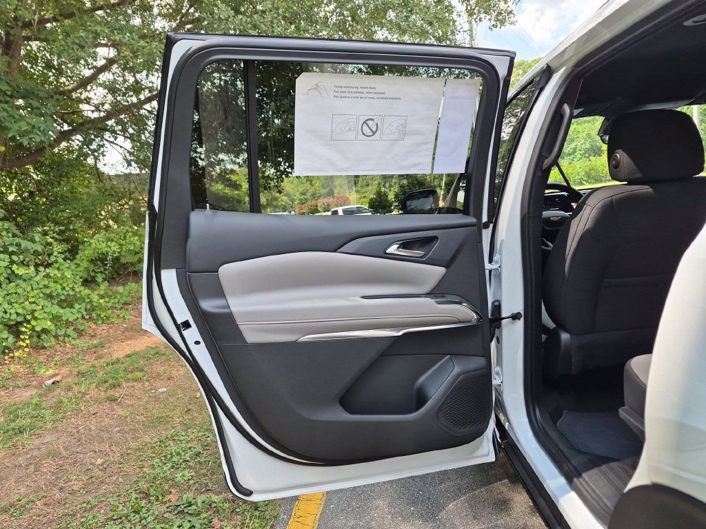 New 2027 Chevrolet Traverse LT FWD image 31