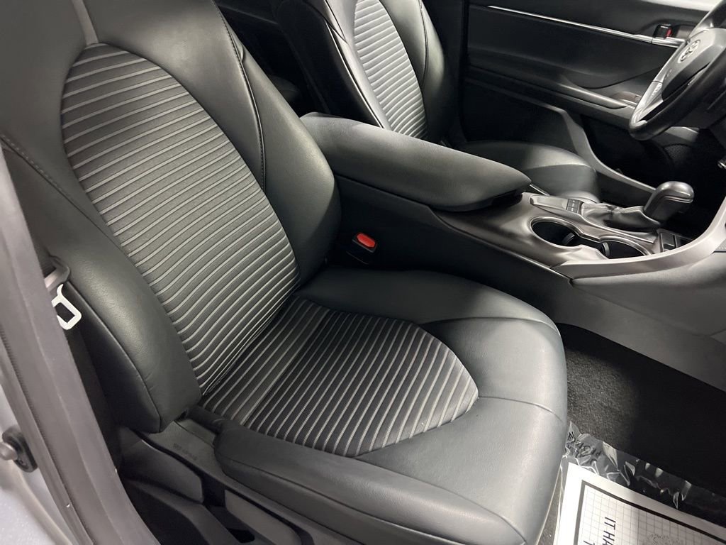 Used 2024 Toyota Camry SE image 9