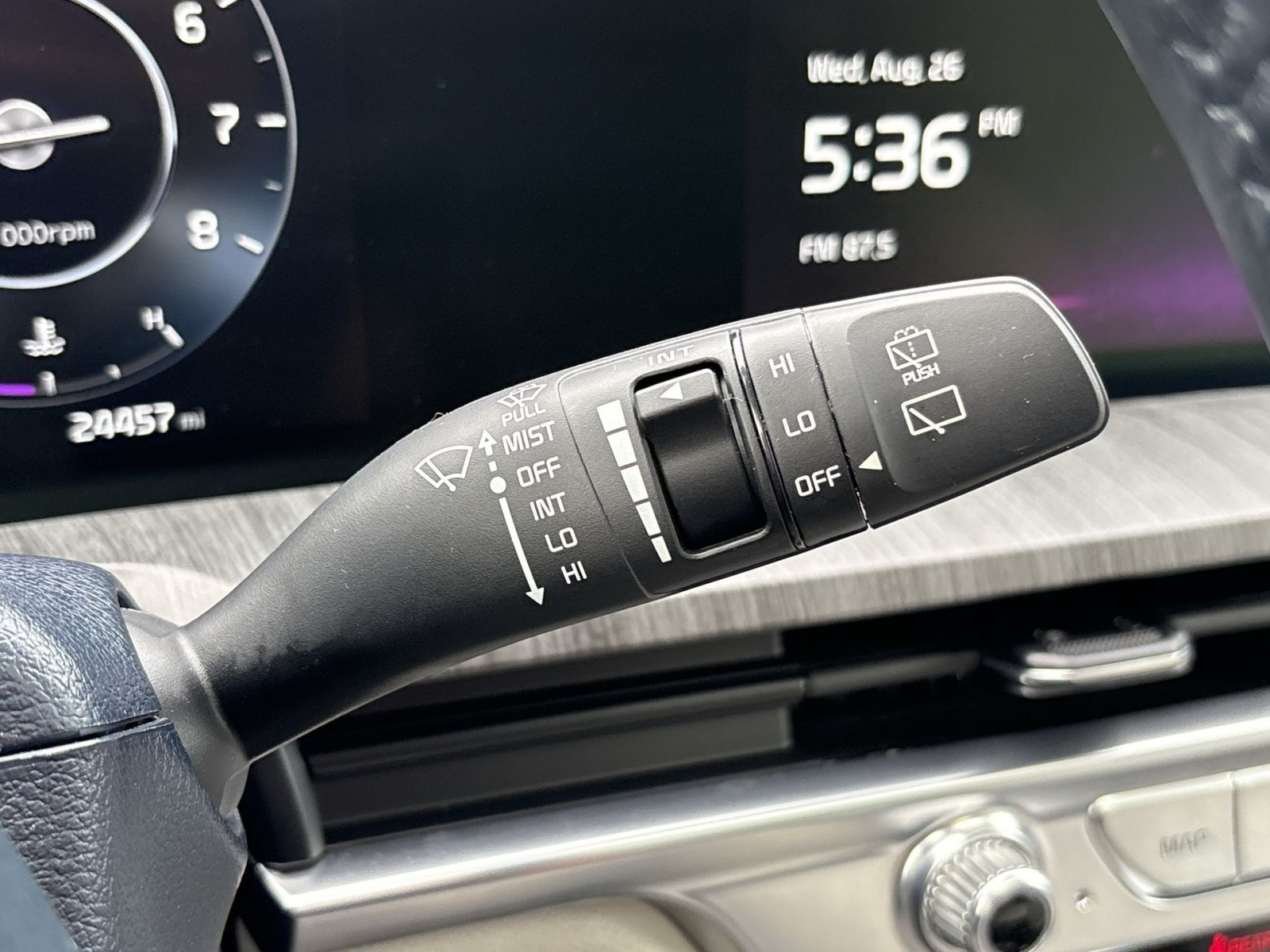Used 2024 Kia Telluride SX w/ Towing Package FWD image 25