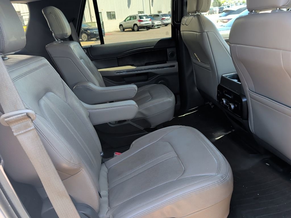 Used 2018 Ford Expedition Limited w/ Equipment Group 302A AWD/4WD image 10