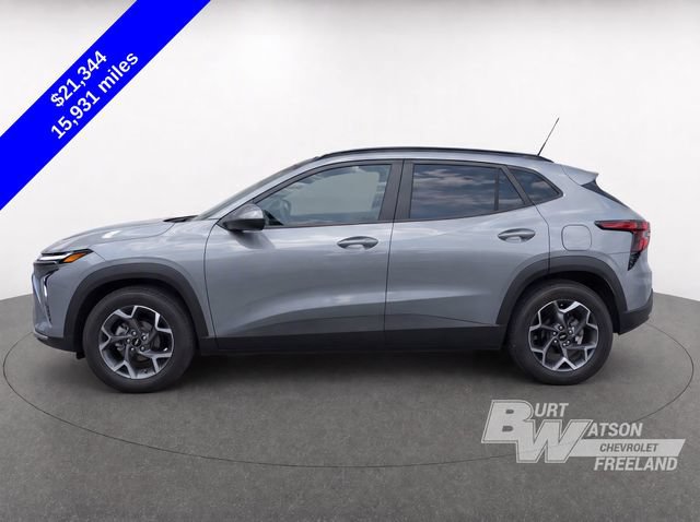 Used 2024 Chevrolet Trax LT w/ LT Convenience Package FWD image 8