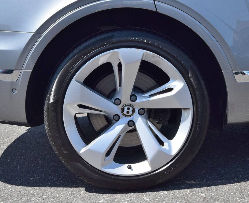 Used 2019 Bentley Bentayga image 48