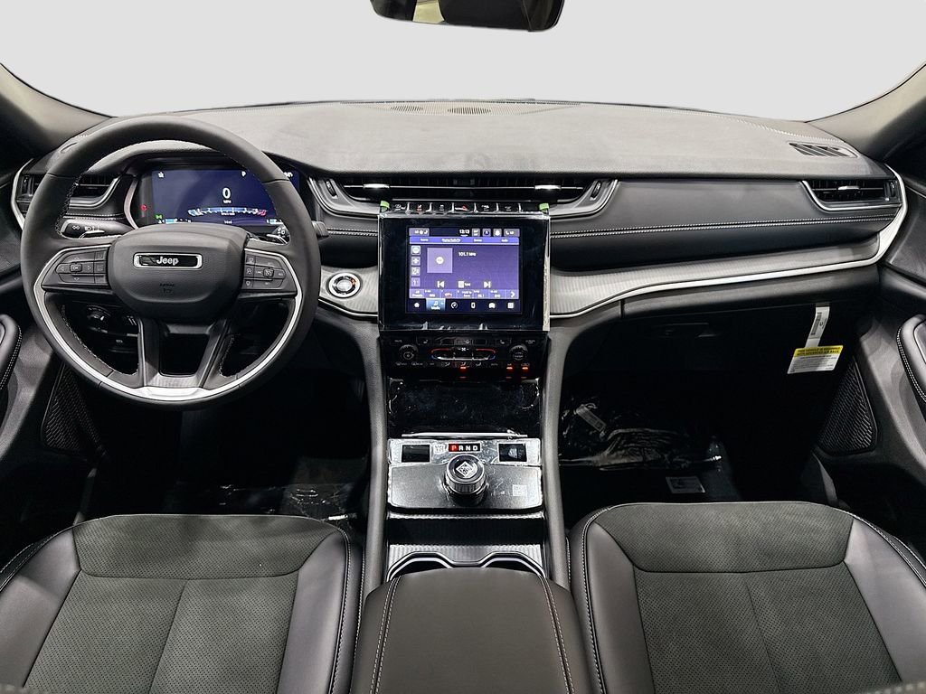 New 2025 Jeep Grand Cherokee L Laredo image 28