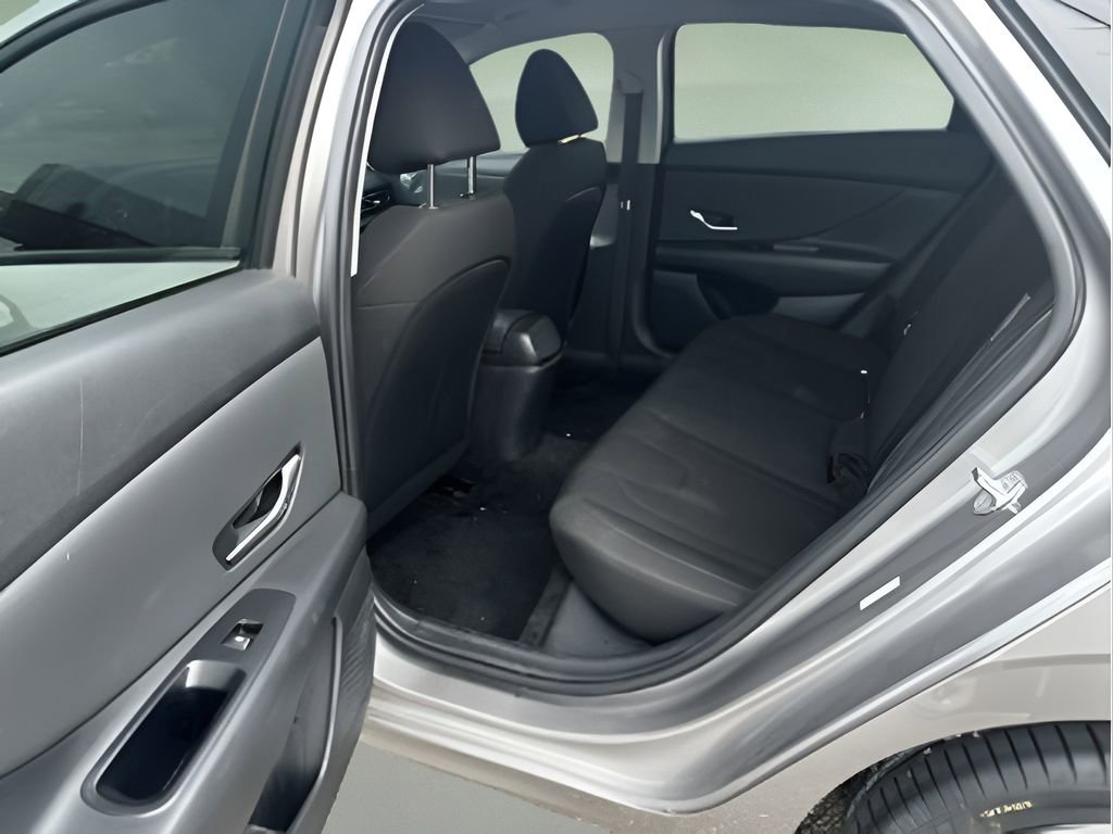 Used 2023 Hyundai Elantra SEL w/ Convenience Package image 27