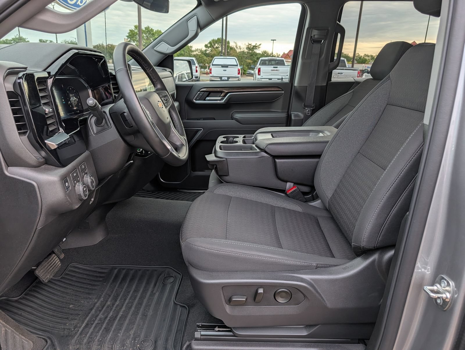 Used 2026 Chevrolet Silverado 1500 LT AWD/4WD image 15