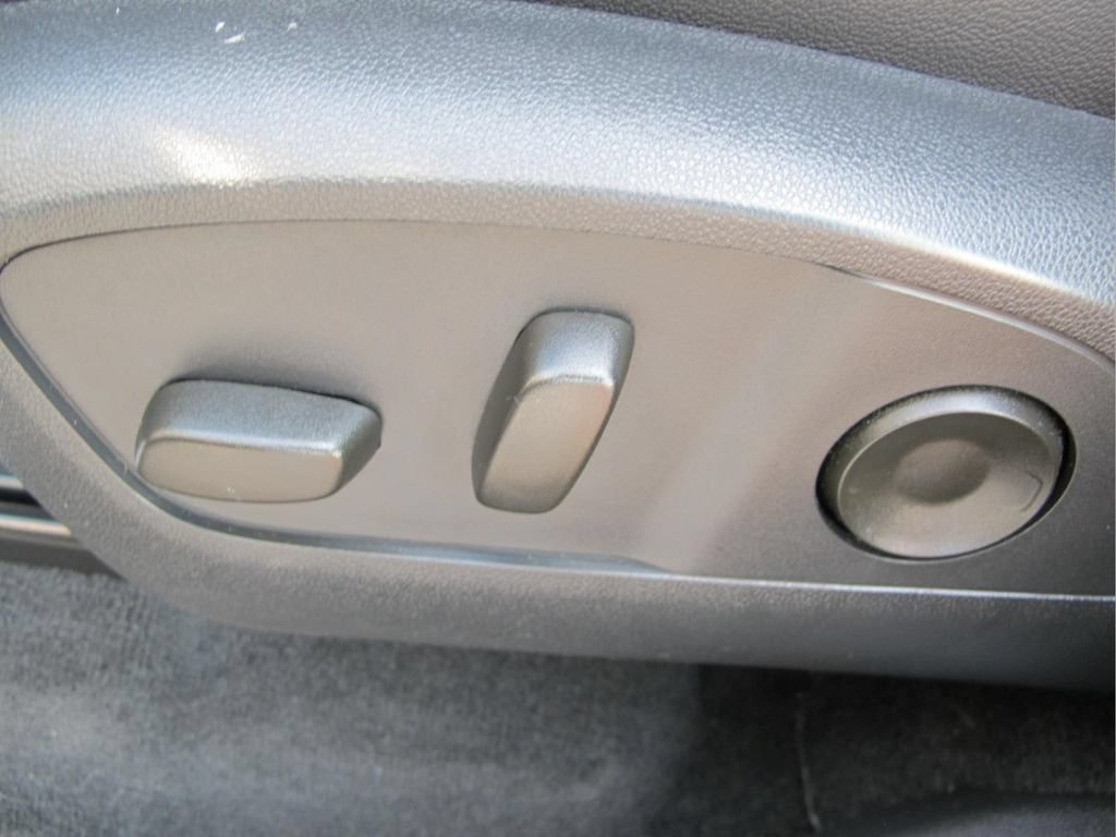 Used 2025 Chevrolet Traverse LT w/ Driver Confidence Package FWD image 12