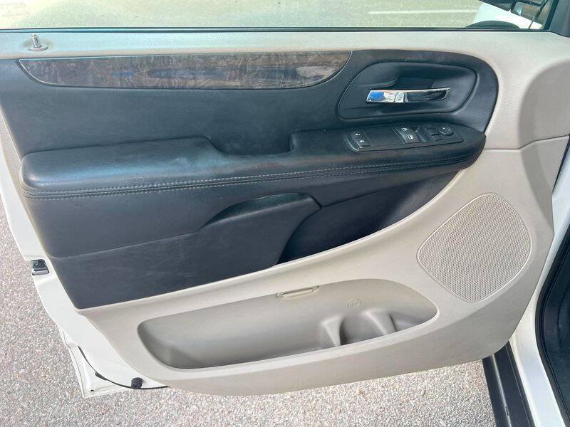 Used 2011 Dodge Grand Caravan FWD image 17