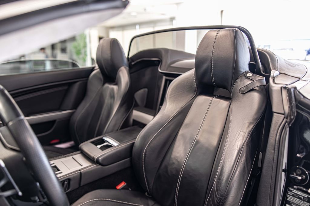 Used 2010 Aston Martin V8 Vantage Roadster RWD image 17