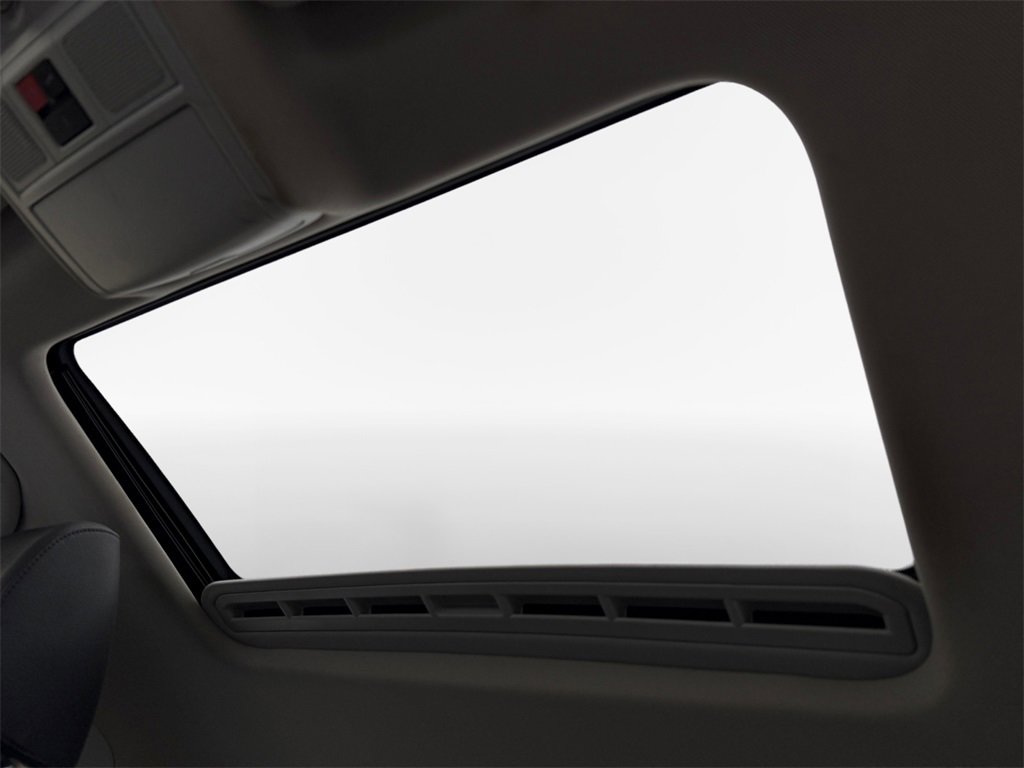 Used 2014 Volkswagen Passat TDI SE image 22