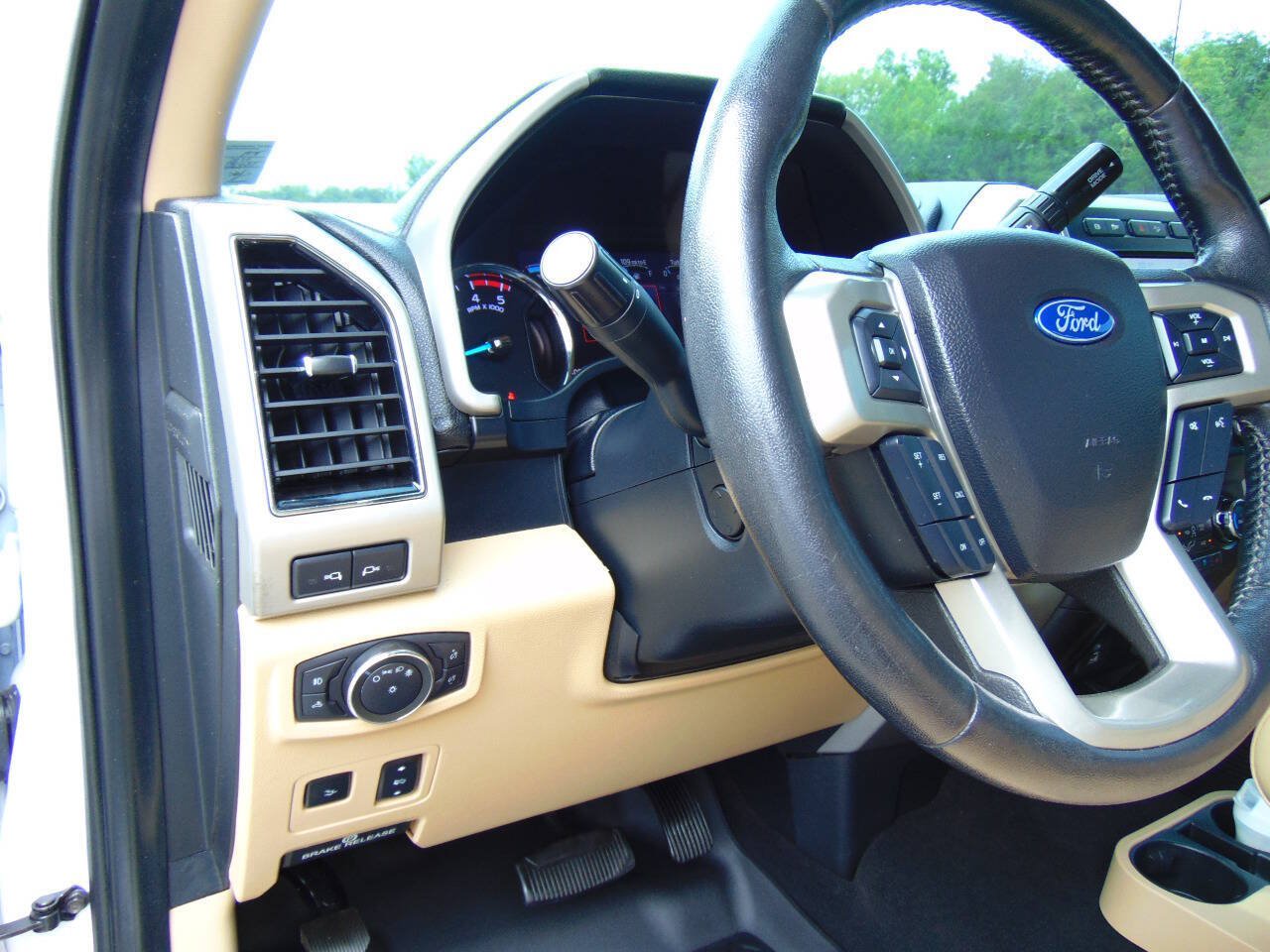 Used 2020 Ford F350 Lariat w/ Lariat Ultimate Package AWD/4WD image 45