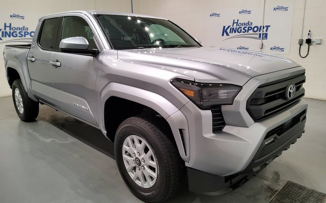 Used 2025 Toyota Tacoma SR5 image 2