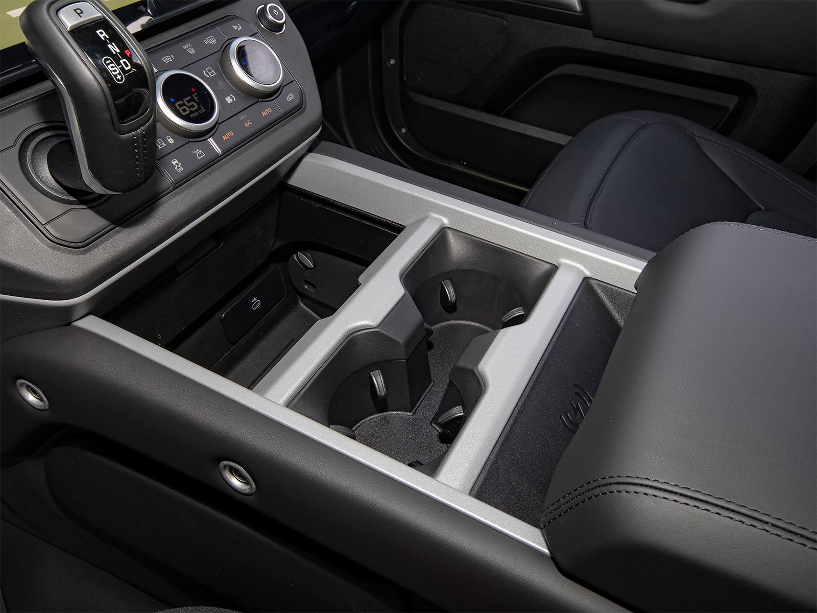 New 2026 Land Rover Defender 110 X AWD/4WD image 31
