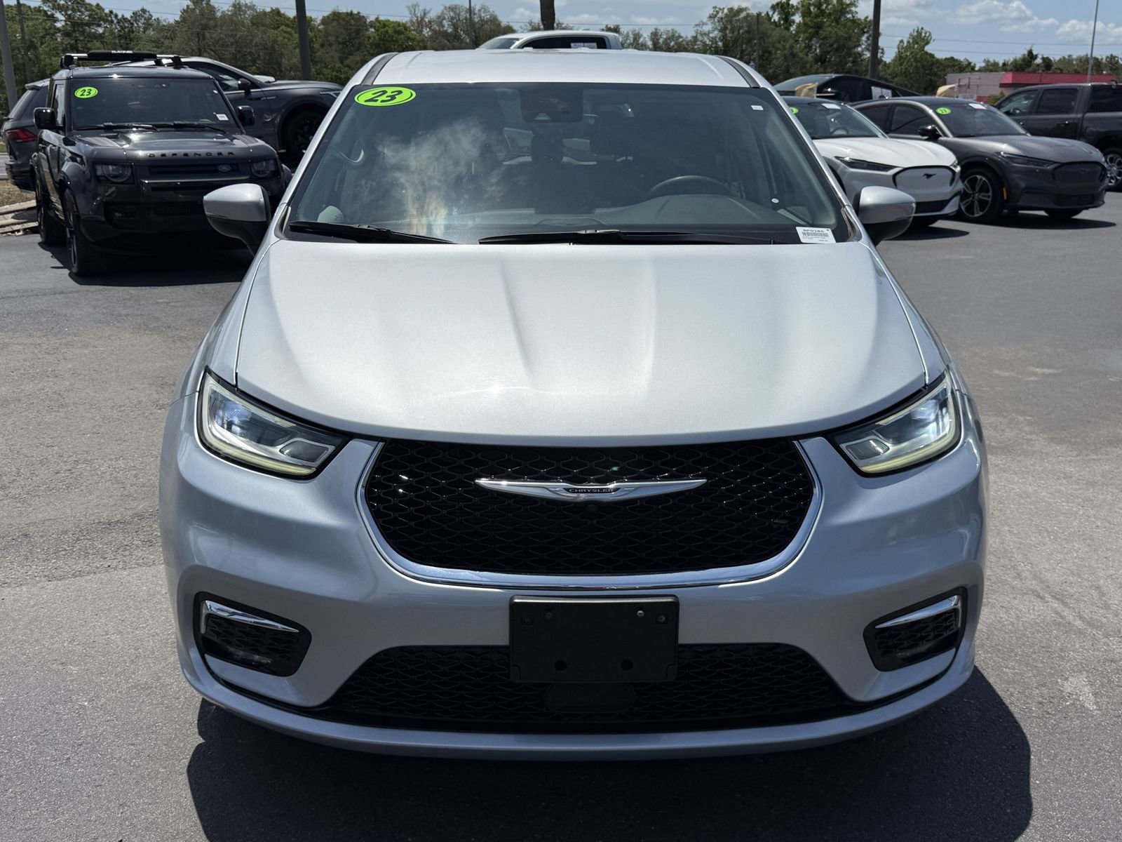 Used 2023 Chrysler Pacifica Touring-L FWD image 8