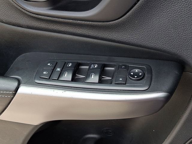 Used 2019 Jeep Cherokee Latitude w/ Popular Appearance Group FWD image 20